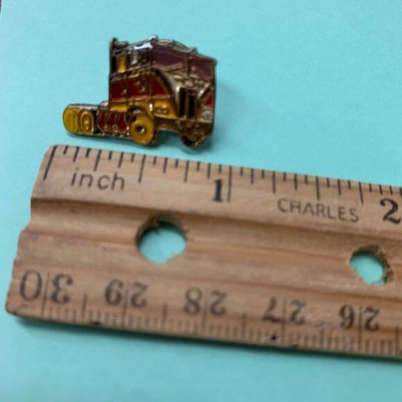 Vintage Enamel Semi Truck Gold Tone Lapel Hat Pin - Picture 5 of 5